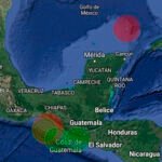 Rescatan  a cuatro personas tras naufragar en Champotón, Campeche